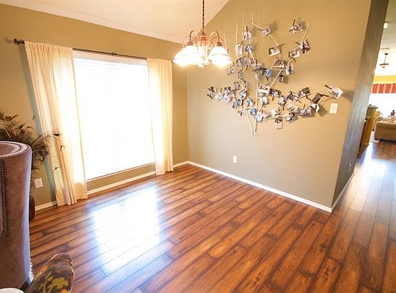 4th image of 1213 Meadow Gln