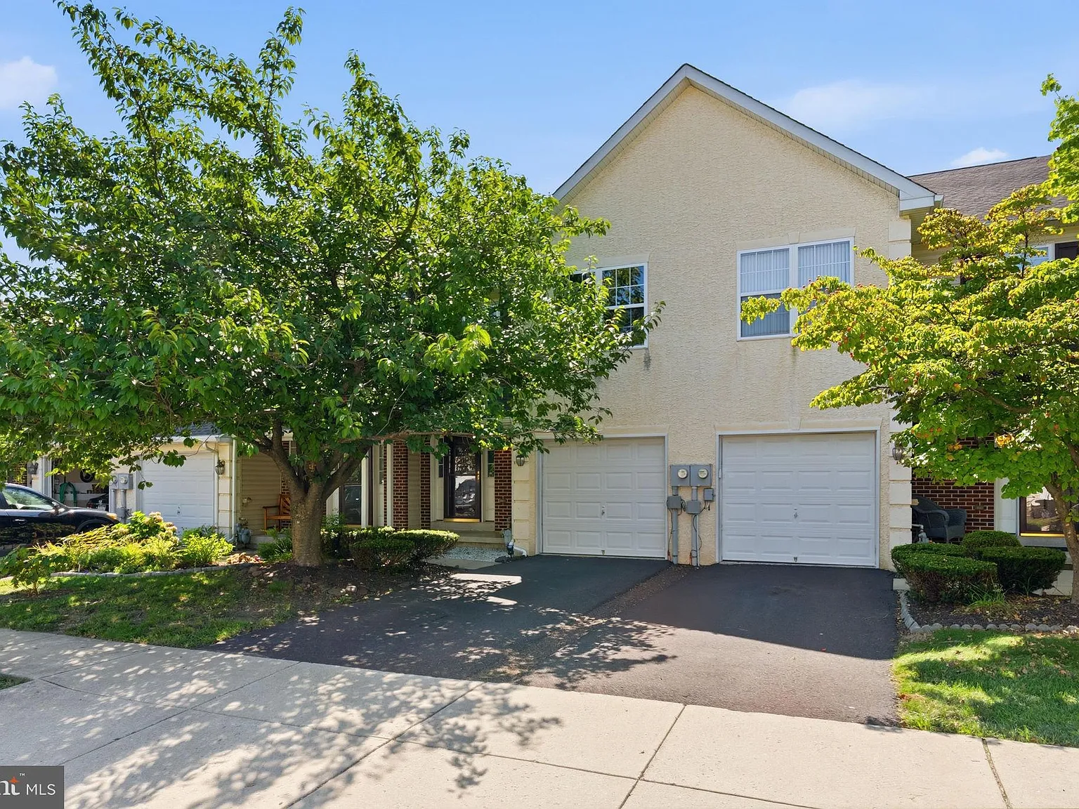 3 bed, 3.5 bath, 2362 sqft, $2,950 — Photo 1