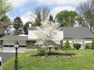 64 Rolling Hills Dr, Holland, PA 18966