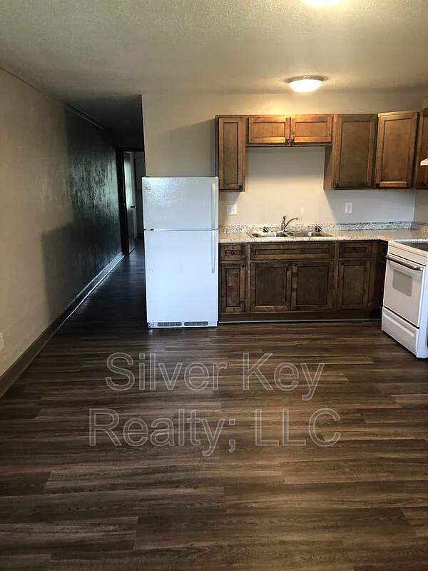 2 bed, 1.0 bath, $850 — Photo 3