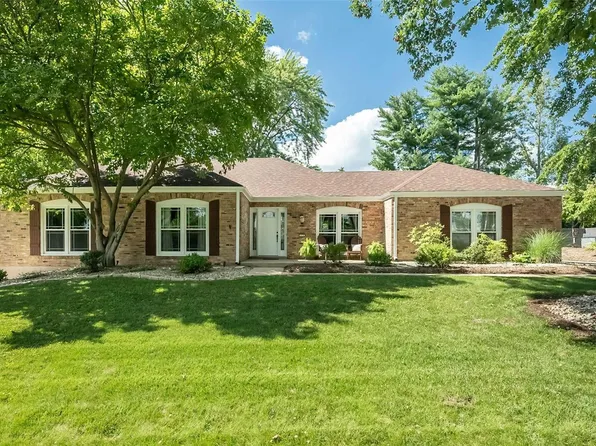 12 Glen Cove Dr, Chesterfield, MO 63017