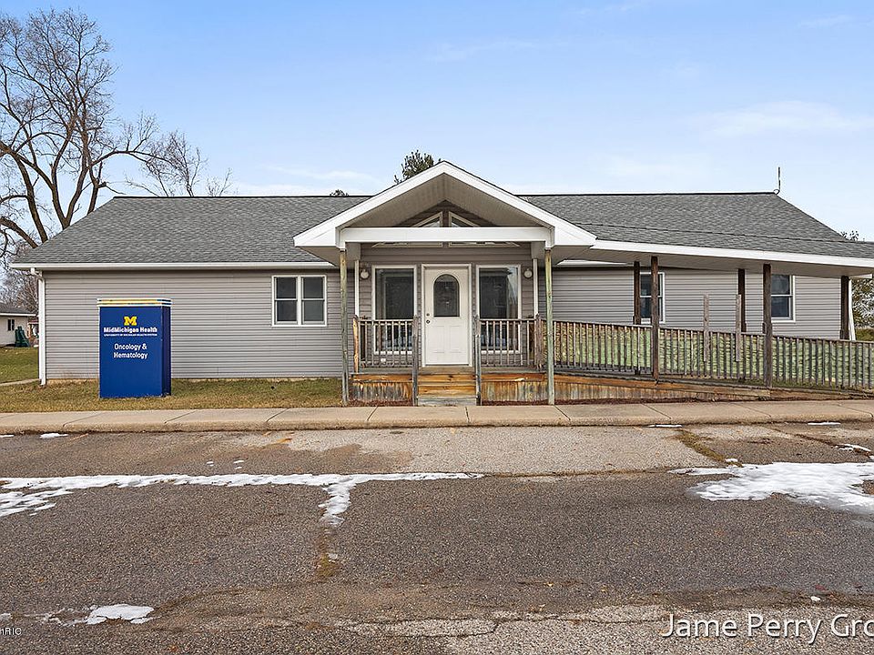 1st image of 123 E Linden St