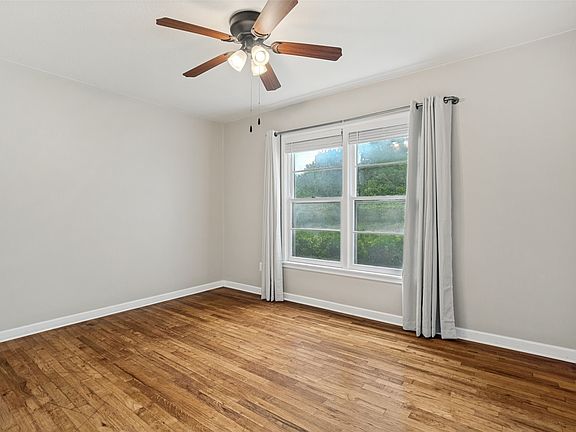 5th image of 1316 Eastview Dr