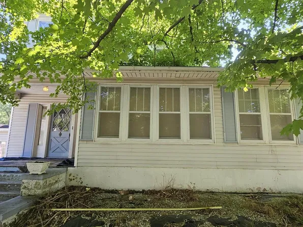 524 N Broadway Ave, Salem, IL 62881