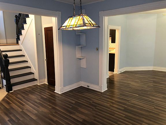3rd image of 102 Oak St