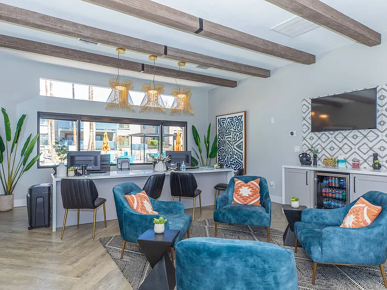 Peak at Oro Valley — Photo 17