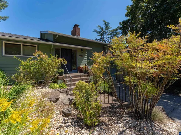 2235 NW Robin Hood St, Corvallis, OR 97330