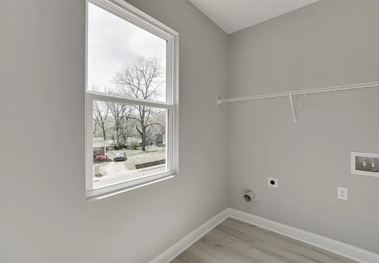 1641 E Broad St — Photo 19