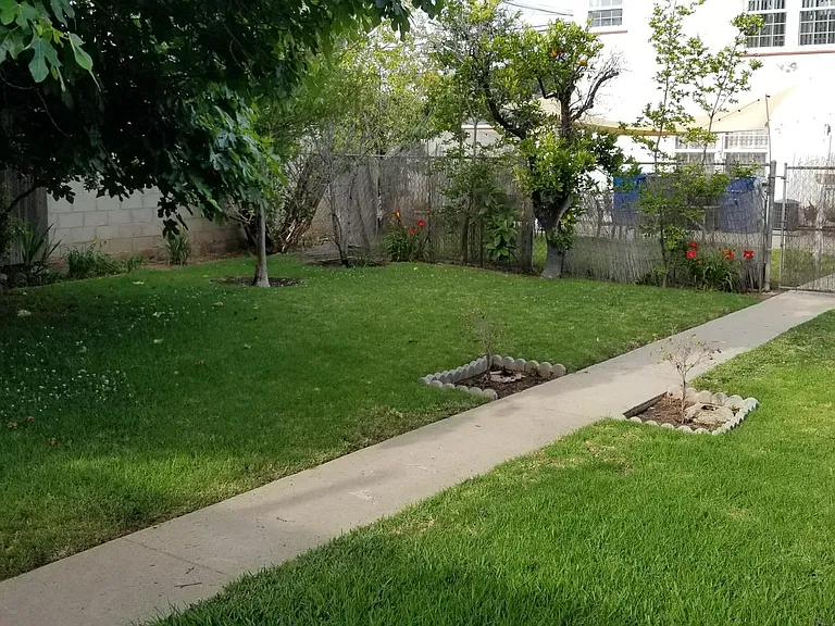 512 S Flower St — Photo 32