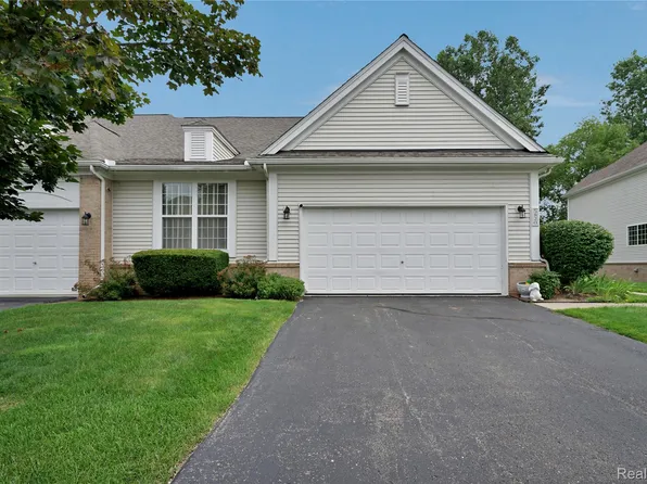 5820 Baypointe Blvd, Clarkston, MI 48346