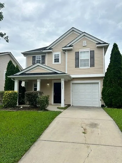 13607 Riding Hill Ave
