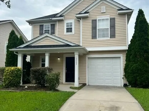 13607 Riding Hill Ave, Charlotte, NC 28213