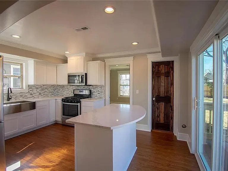 828 S 10th St — Photo 3