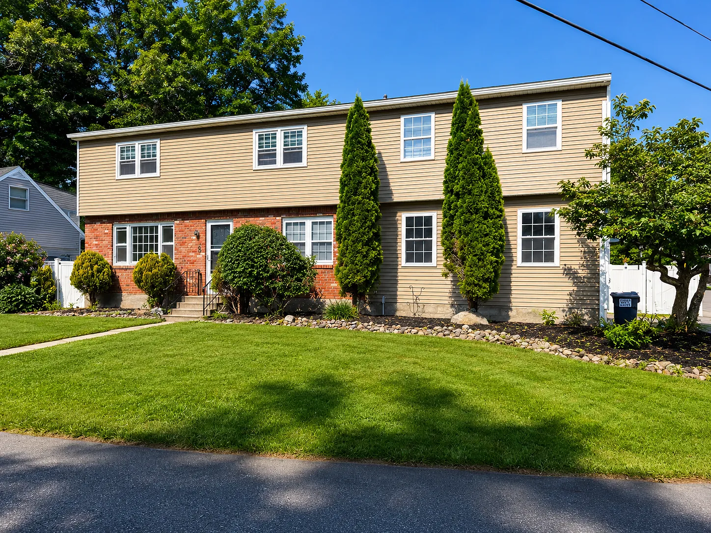 4 bed, 2500 sqft, $3,700 — Photo 1