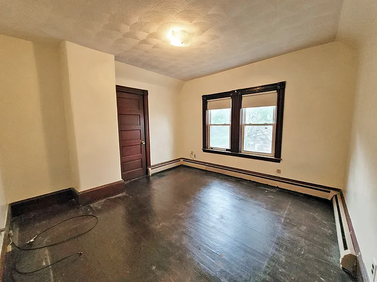 166-168 Elm St #3 — Photo 2