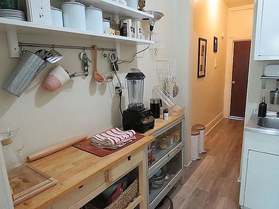 4th image of 682 Washington Ave APT 2