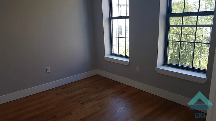 Rented by EXR | media 12