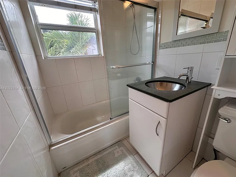 1100 Venetian Way #2B — Photo 21