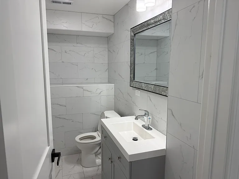 222 N Genesee St #205 — Photo 14