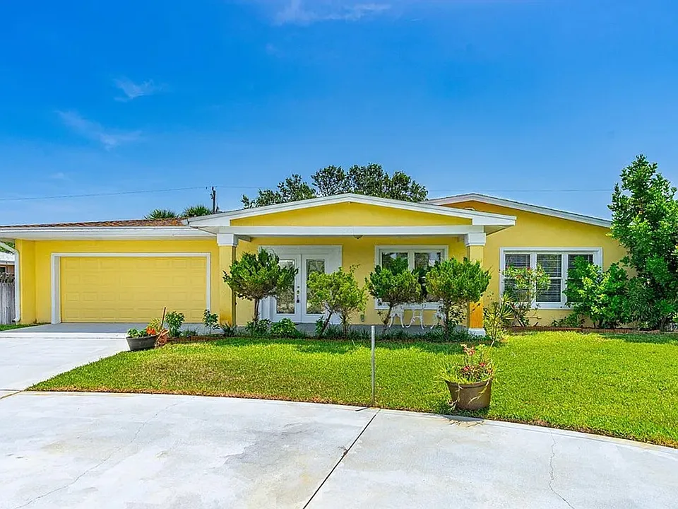 863 Riverside Dr