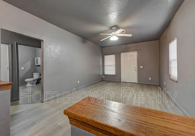321 SE 25th St — Photo 7