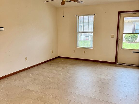 4th image of 400 Country Club Rd