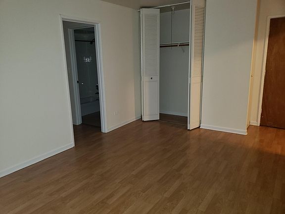 3rd image of 5851 N Winthrop Ave APT 304