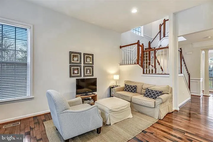 22092 Avonworth Sq — Photo 6