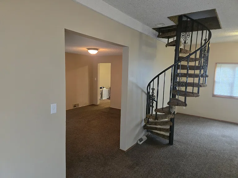1013 Broadway St — Photo 12