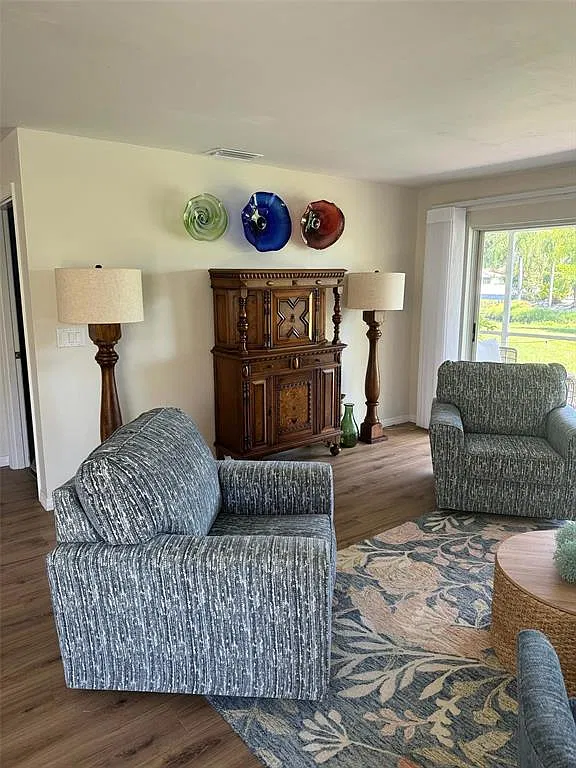 2 bed, 2.0 bath, 2051 sqft, $4,000 — Photo 4