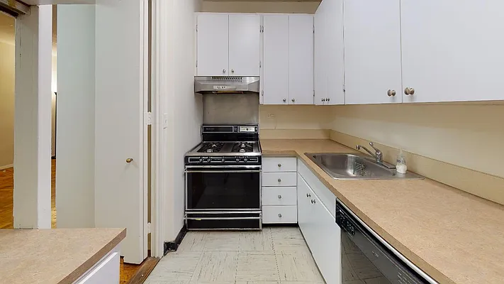 Rented by Bond New York | media 20