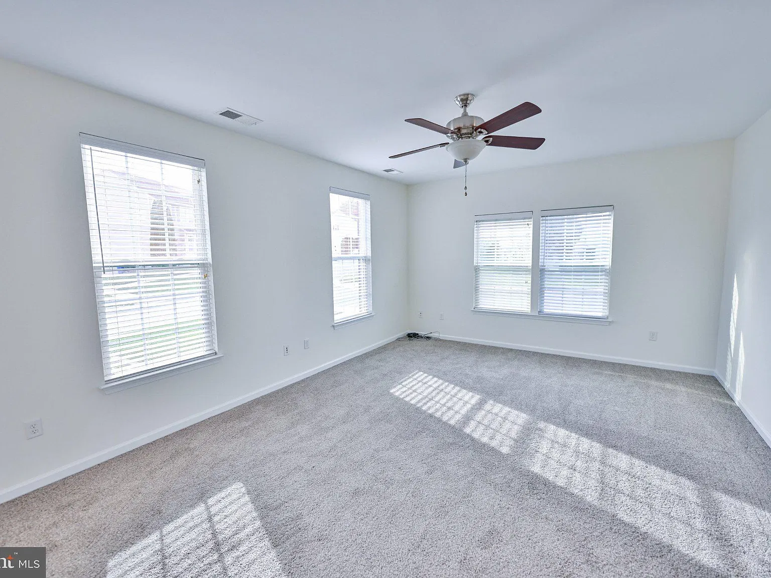 4 bed, 2.5 bath, 2228 sqft, $2,600 — Photo 3