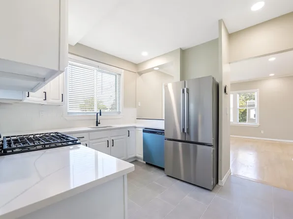 47 Carlton Avenue image 14 of 21