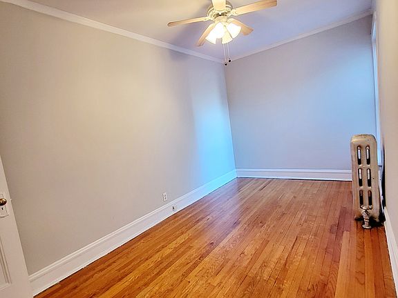 4th image of 944A W Cuyler Ave #3