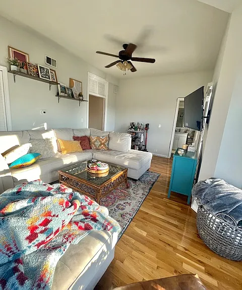 3359 N Southport Ave #4 — Photo 8