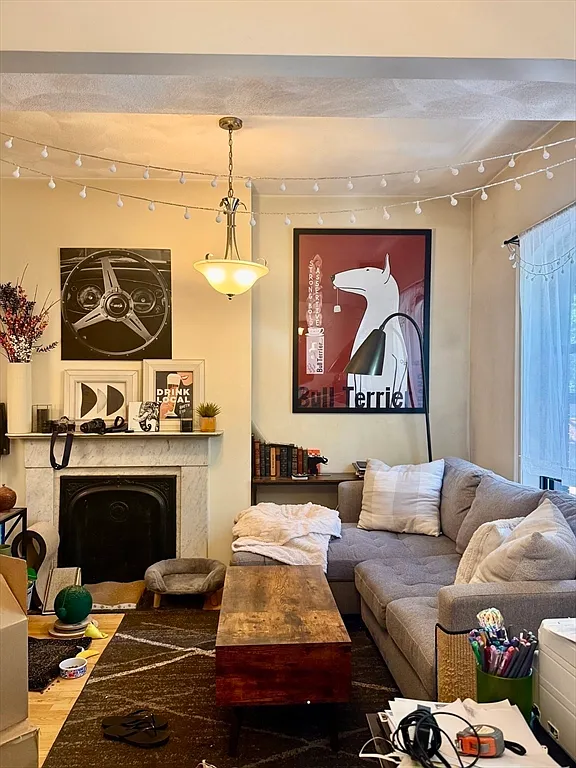 1 bed, 1.0 bath, 650 sqft, $2,995 — Photo 3