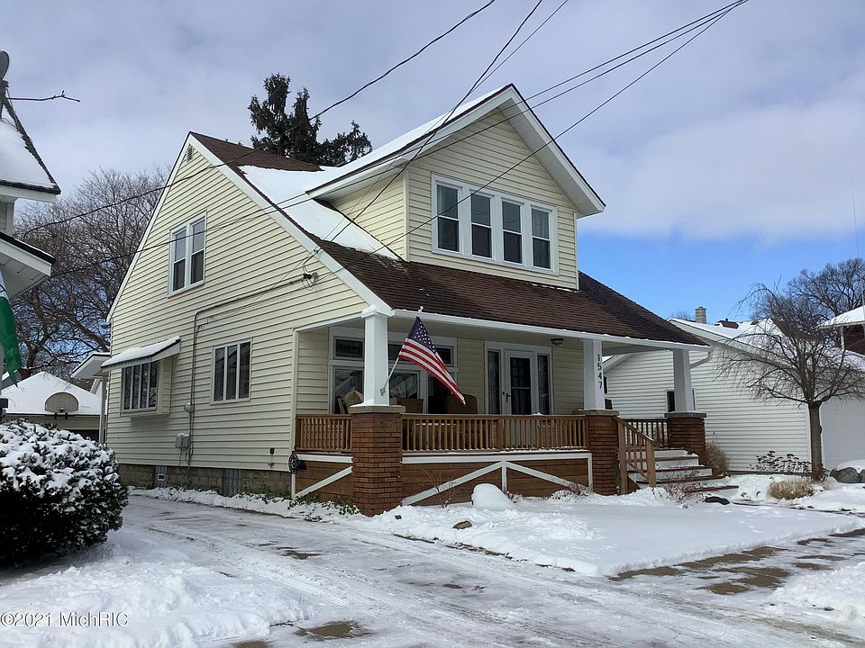 1st image of 1547 Tamarack Ave NW