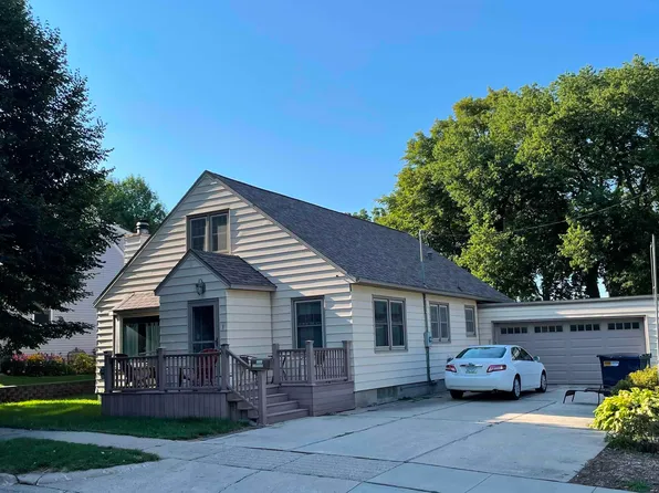 1108 9th Ave N, Clear Lake, IA 50428