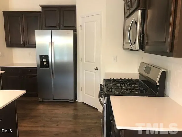 6039 Beale Loop — Photo 3
