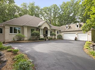 25755 Maple View Ct, Shorewood, MN 55331