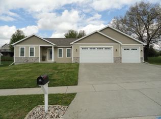 525 Eagle Ridge Ln, Portage, WI 53901