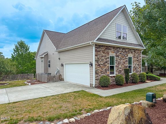 2nd image of 4 Trillium Ct