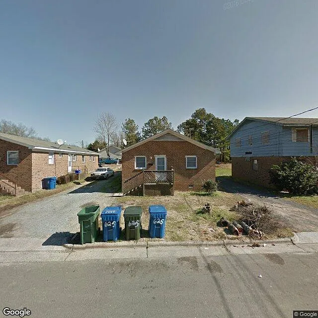 2bd/1bath Duplex / Washer/Dryer Hookups / Near Nccu & Durham Tech — Photo 1
