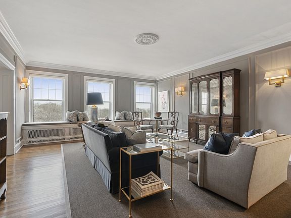 4th image of 3530 N Lake Shore Dr APT 5A