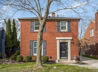 1520 Hampton Rd, Grosse Pointe Woods, MI 48236