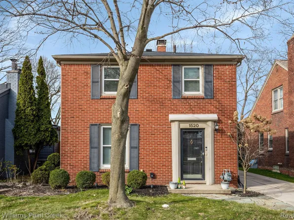 1520 Hampton Rd, Grosse Pointe Woods, MI 48236