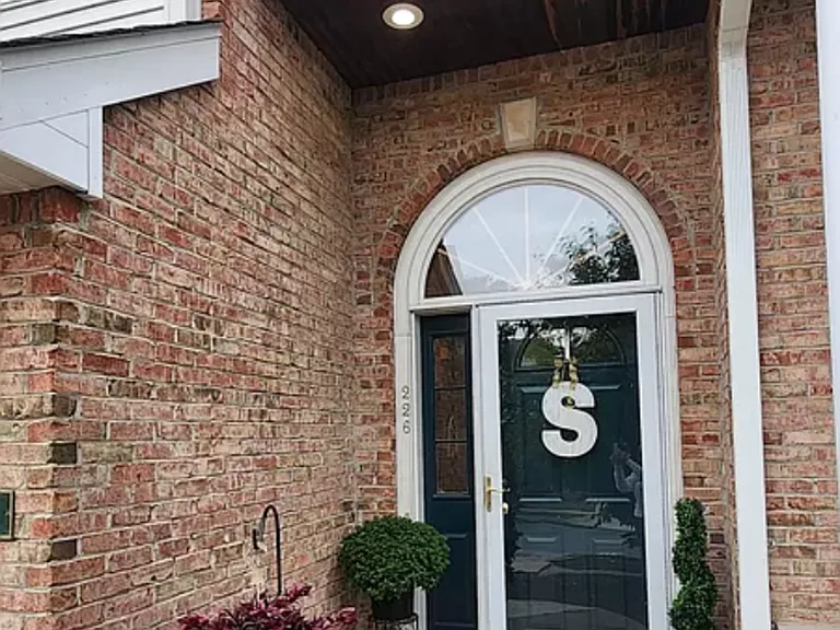 226 Burke St — Photo 2