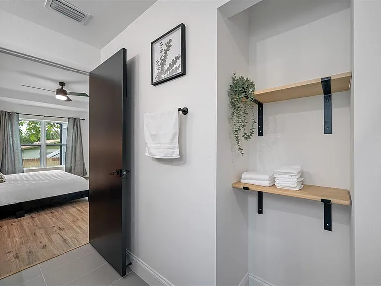 3717 E Clifton St — Photo 32