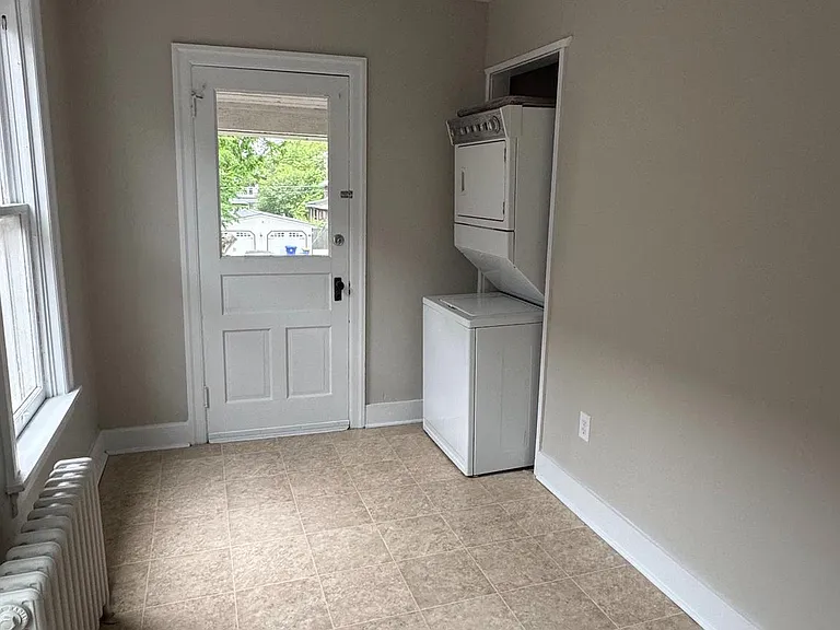 453 W Middle St — Photo 12