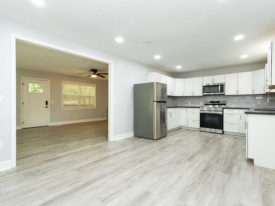 1st image of 405 Dempsey Ln